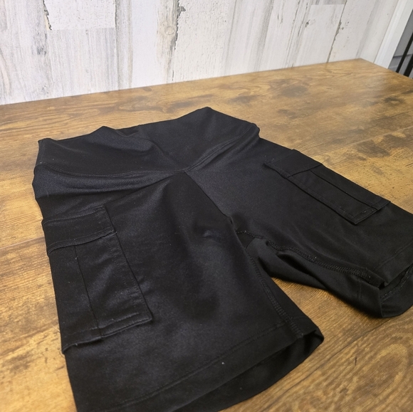 Pink VS active black shorts with pockets women's size XS - Picture 2 of 9